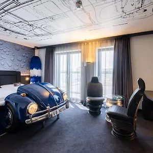 V8 At Motorworld Hotel Cologne